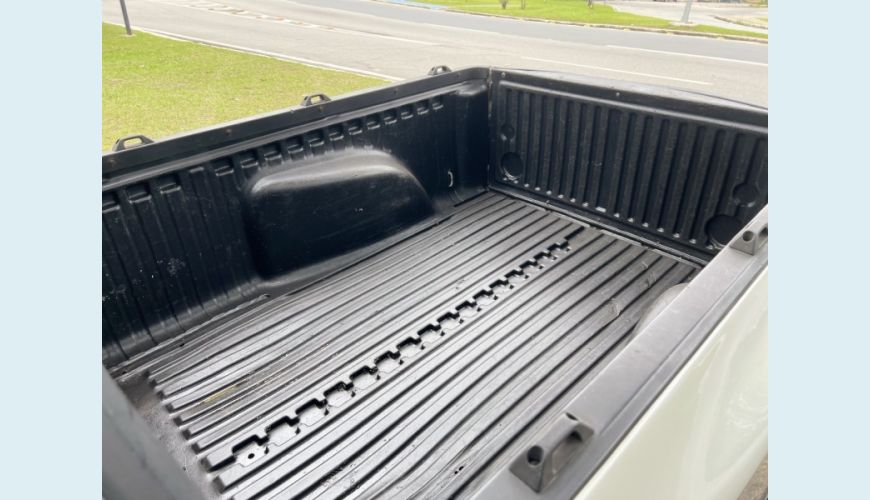 VOLKSWAGEN SAVEIRO FLEX MANUAL 2P - PRATA - 2015 Foto 9 (Grande)