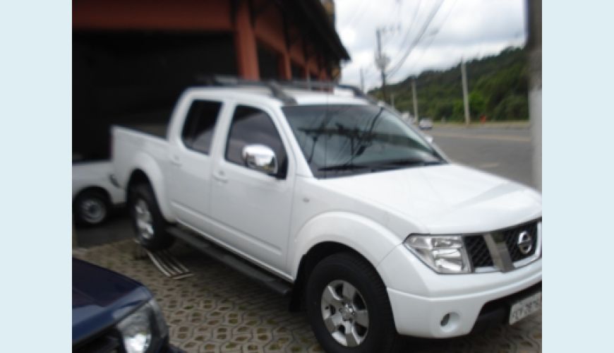 NISSAN FRONTIER LE 4X4 - BRANCO - 2013 Foto 1 (Grande)