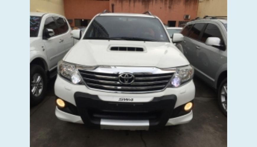 TOYOTA HILUX SW4 3.0 SRV 4X4 7 LUGARES 16V TURBO INTERCOOLER DIESEL 4P AUT. - BRANCO - 2013 Foto 1 (Grande)