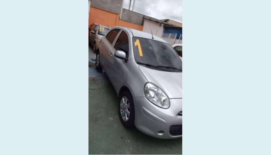 NISSAN MARCH 1.6 S RIO 16V FLEX 4P - PRATA - 2013 Foto 1 (Grande)