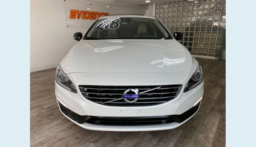 VOLVO V60 2.0 T4 MOMENTUM 4P AUT. - BRANCO - 2018 Foto 1 (Grande)