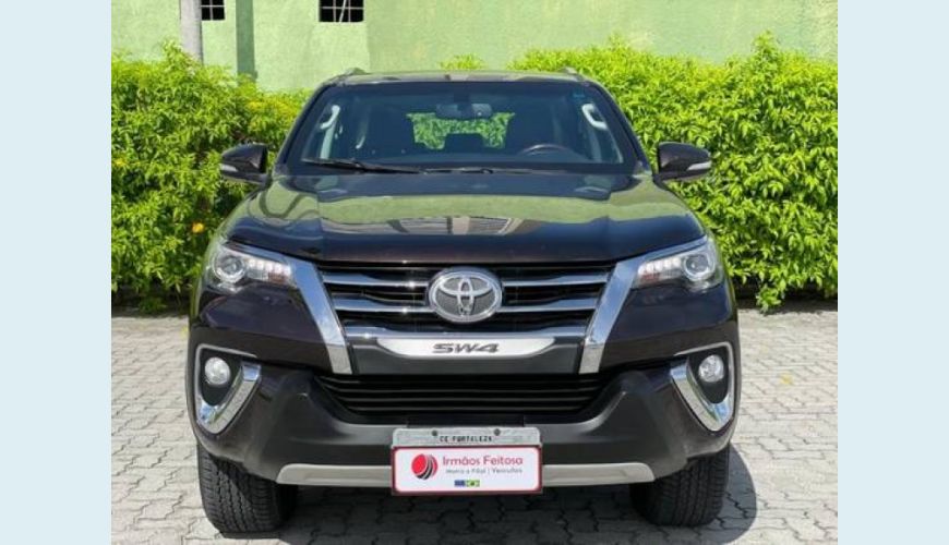 TOYOTA HILUX SW4 2.8 SRX 4X4 7 LUGARES 16V TURBO INTERCOOLER DIESEL 4P AUT. - MARROM - 2017 Foto 1 (Grande)