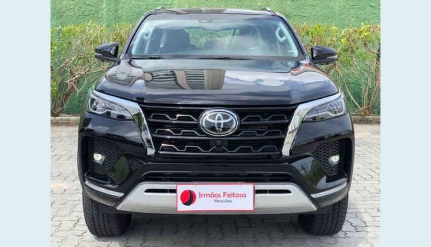 TOYOTA HILUX SW4 2.8 D-4D TURBO DIESEL SRX 7L 4X4 AUT. - PRETO - 2022 Foto 1 (Grande)