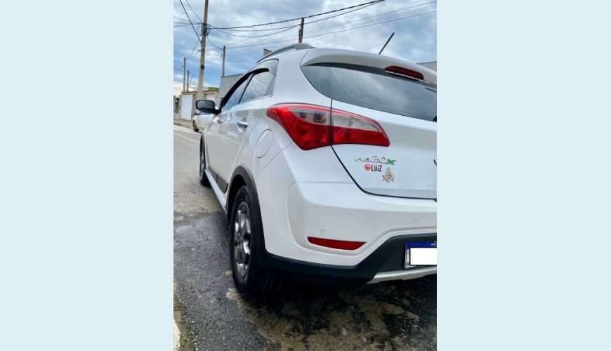 HYUNDAI HB 20X 1.6 16V PREMIUM FLEX 4P AUT. - BRANCO - 2015 Foto 1 (Grande)