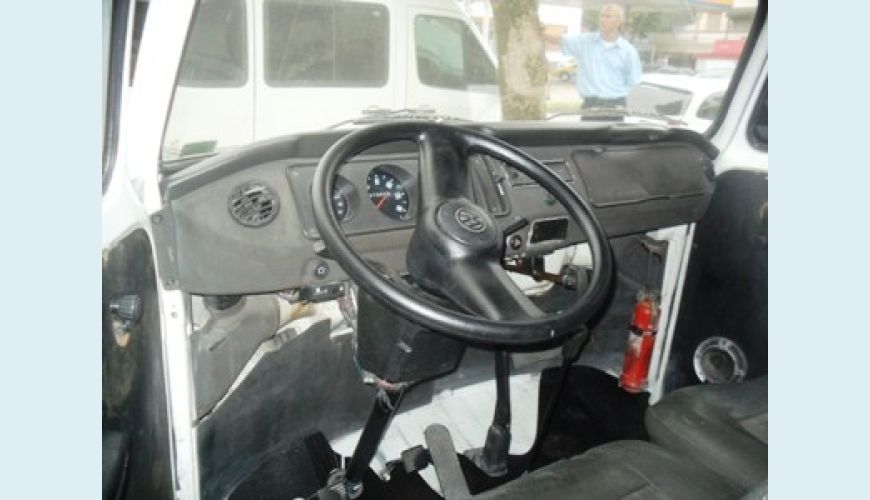 VOLKSWAGEN KOMBI STANDARD 1.6 - BRANCO - 2003 Foto 1 (Grande)