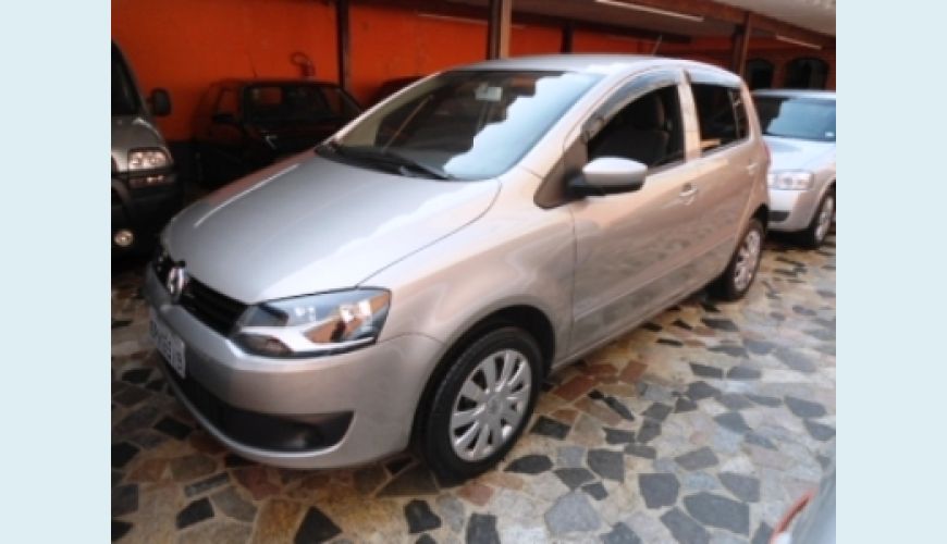 VOLKSWAGEN FOX TREND 1.0 FLEX - PRATA - 2011 Foto 1 (Grande)