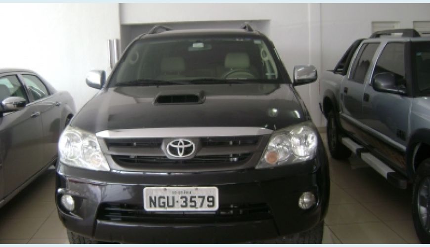 TOYOTA HILUX SW4 SRV D4-D 4X4 3.0 TDI DIES. AUT. - PRETO - 2007 Foto 1 (Grande)