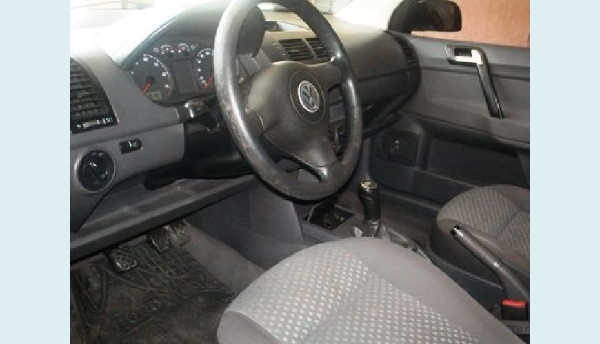 VOLKSWAGEN POLO SEDAN 1.6 MI TOTAL FLEX 8V 4P - PRETO - 2005 Foto 2 (Grande)