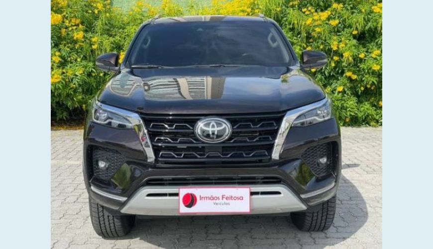 TOYOTA HILUX SW4 2.8 D-4D TURBO DIESEL SRX 7L 4X4 AUT. - MARROM - 2021 Foto 2 (Grande)