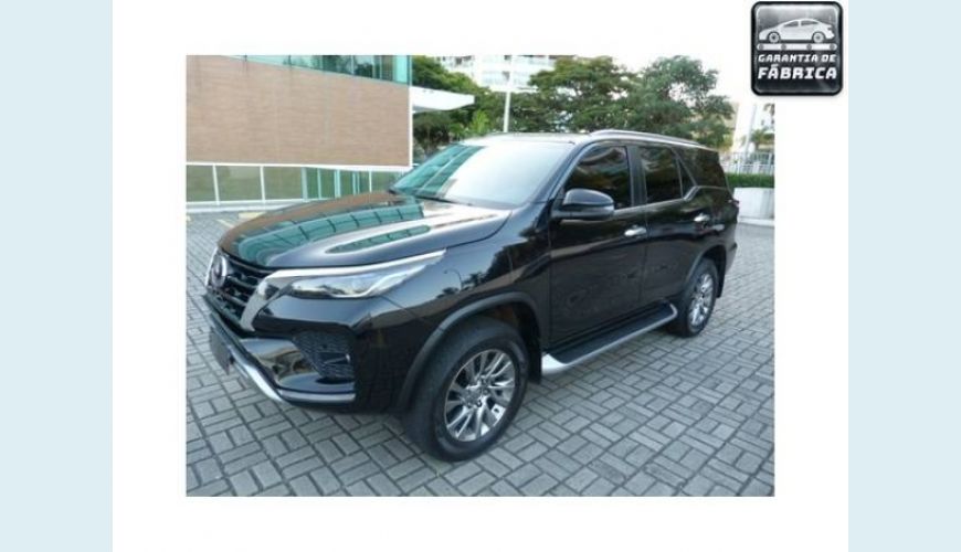TOYOTA HILUX SW4 2.8 D-4D TURBO DIESEL SRX 7L 4X4 AUT. - PRETO - 2021 Foto 2 (Grande)