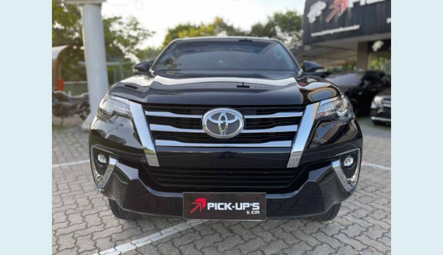 TOYOTA HILUX SW4 2.7 SR 7 LUGARES 4X2 16V FLEX 4P AUT. - PRETO - 2017 Foto 2 (Grande)