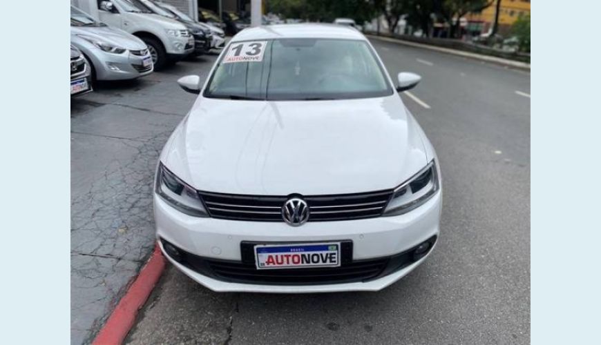 VOLKSWAGEN JETTA 2.0 COMFORTLINE FLEX 4P TIPTRONIC - BRANCO - 2013 Foto 2 (Grande)