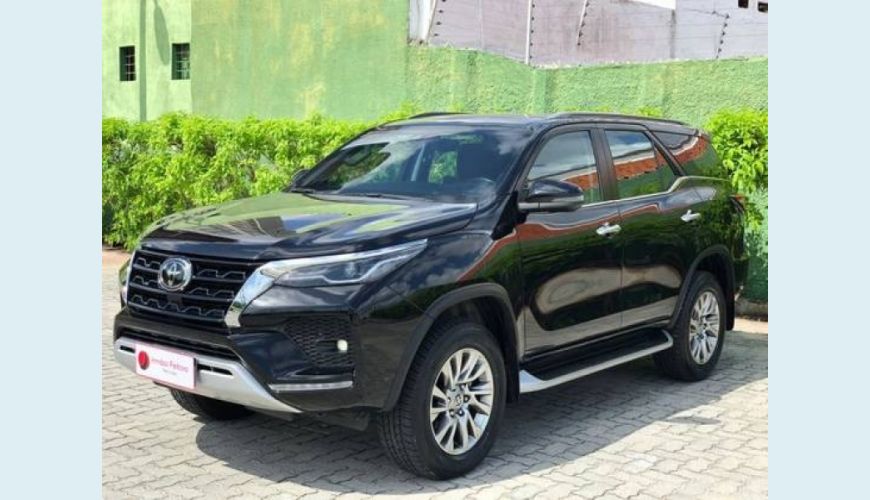 TOYOTA HILUX SW4 2.8 D-4D TURBO DIESEL SRX 7L 4X4 AUT. - PRETO - 2021 Foto 2 (Grande)