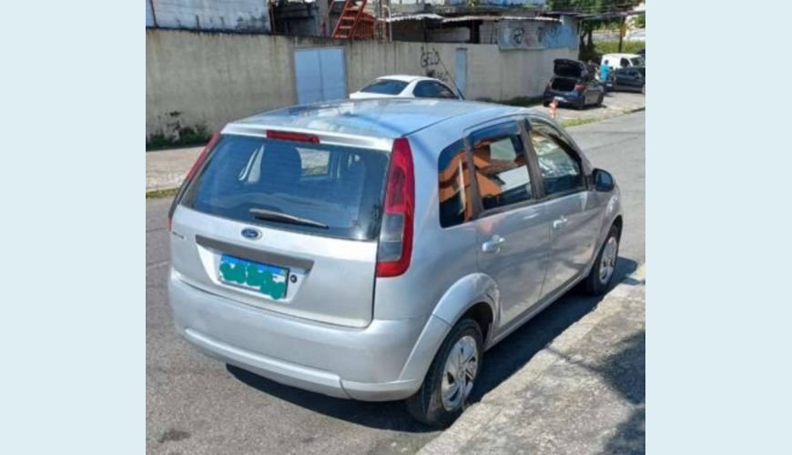 FORD FIESTA 1.0 ROCAM SE 8V FLEX 4P - PRATA - 2014 Foto 2 (Grande)