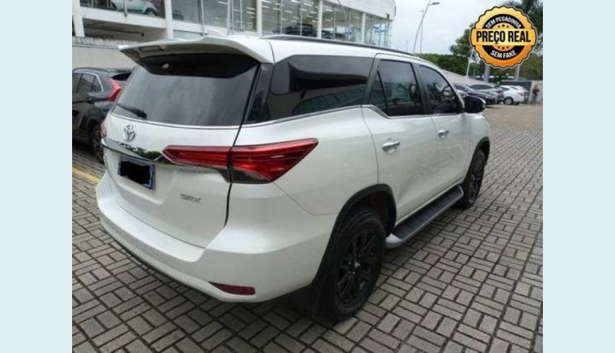 TOYOTA HILUX SW4 2.8 SRX 4X4 7 LUGARES 16V TURBO INTERCOOLER DIESEL 4P AUT. - BRANCO - 2017 Foto 2 (Grande)