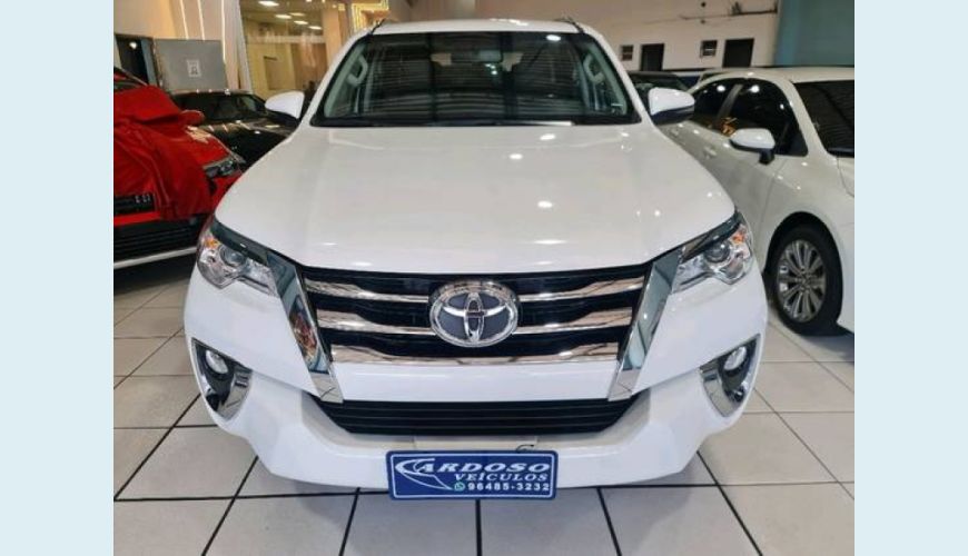 TOYOTA HILUX SW4 2.7 SRV 7 LUGARES 4X2 16V FLEX 4P AUT. - BRANCO - 2019 Foto 2 (Grande)