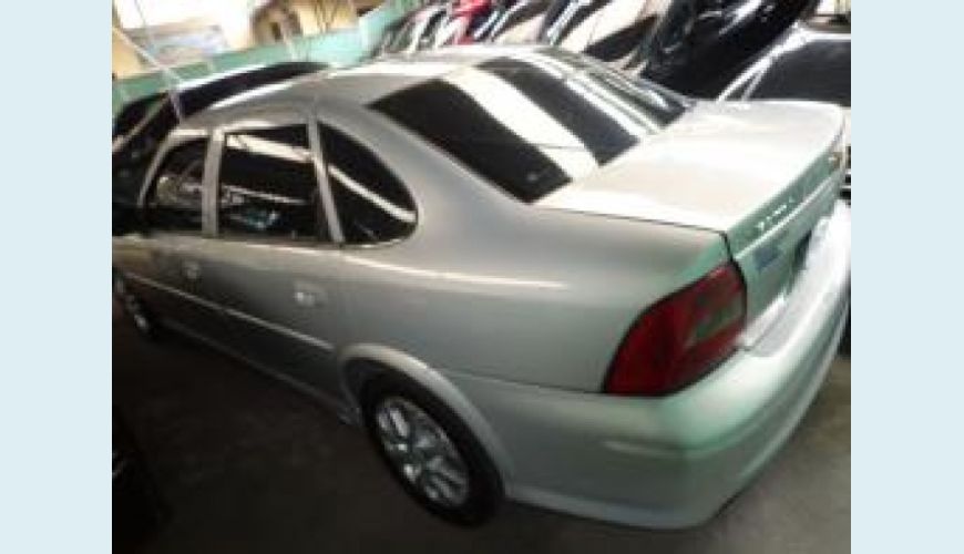 CHEVROLET VECTRA 2.2 MPFI GL MILENIUM 8V 4P - PRATA - 2001 Foto 2 (Grande)