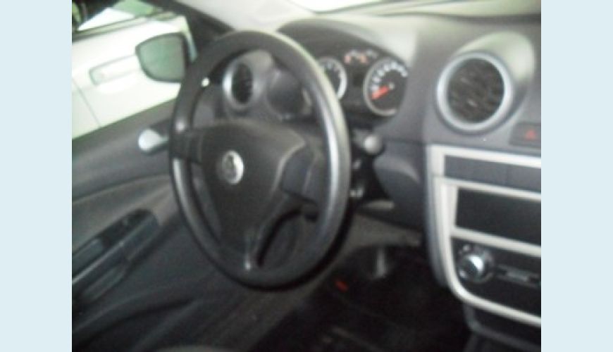 VOLKSWAGEN VOYAGE 4P 1.0 FLEX - PRATA - 2011 Foto 2 (Grande)