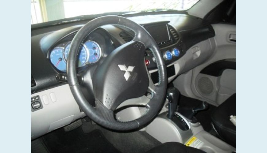 MITSUBISHI L200 TRITON HPE 3.2 4X4 AUT. - PRETO - 2009 Foto 2 (Grande)