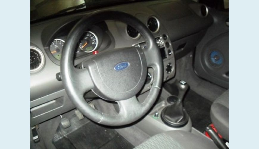 FORD FIESTA SEDAN 1.6 FLEX - PRATA - 2005 Foto 2 (Grande)