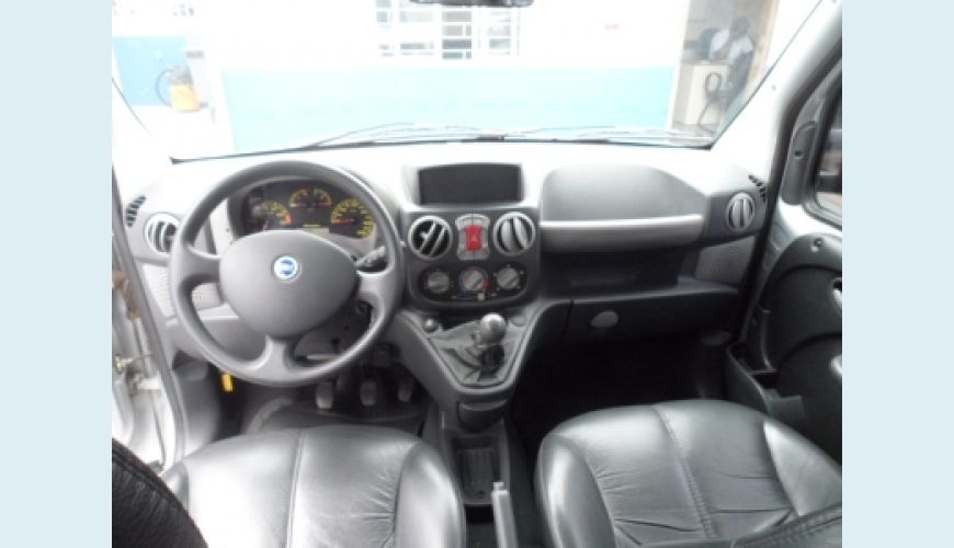 FIAT DOBLO 1.8 MPI ADVENTURE 8V - PRATA - 2005 Foto 2 (Grande)
