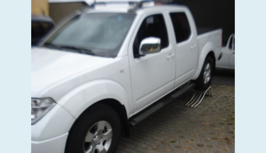 NISSAN FRONTIER LE 4X4 - BRANCO - 2013 Foto 3 (Grande)