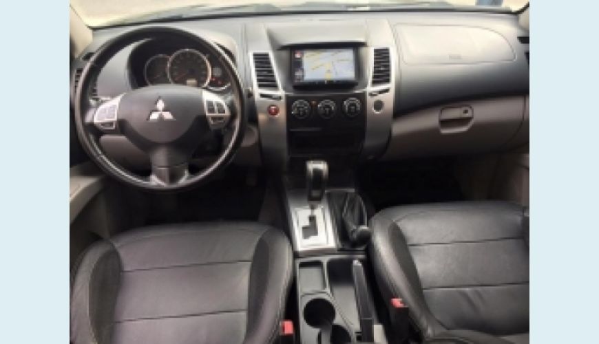 MITSUBISHI PAJERO DAKAR 3.2 HPE 4X4 7 LUGARES 16V TURBO INTERCOOLER DIESEL 4P AUT - PRETO - 2013 Foto 3 (Grande)