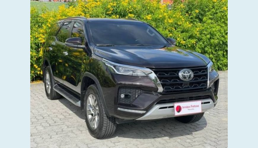 TOYOTA HILUX SW4 2.8 D-4D TURBO DIESEL SRX 7L 4X4 AUT. - MARROM - 2021 Foto 3 (Grande)