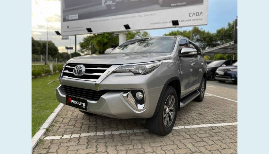 TOYOTA HILUX SW4 4.0 SRX 4X4 7 LUGARES V6 24V 4P AUT. - PRATA - 2016 Foto 3 (Grande)