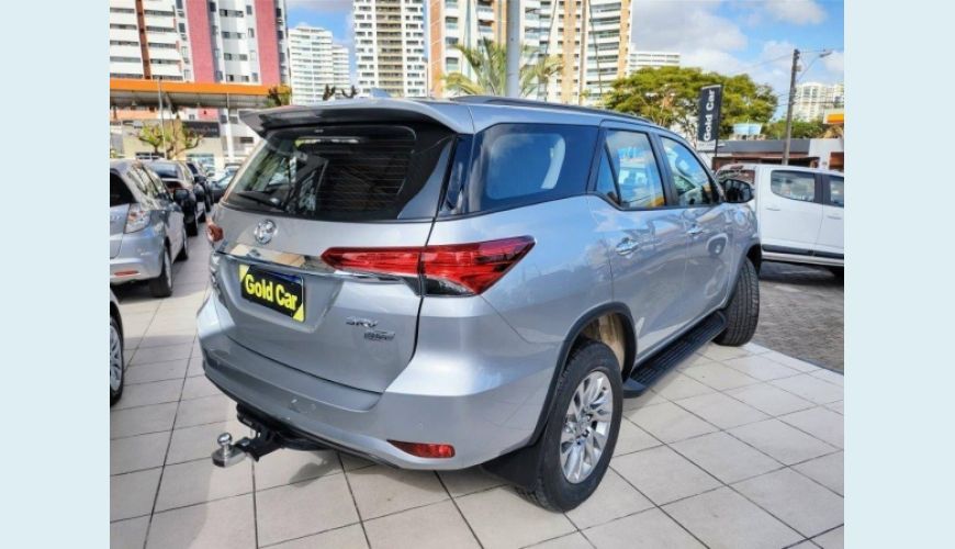 TOYOTA HILUX SW4 2.7 VVT-I FLEX SRV 7L 4X2 AUT. - PRATA - 2021 Foto 3 (Grande)