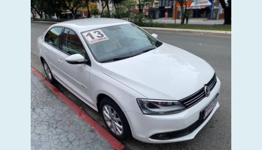 VOLKSWAGEN JETTA 2.0 COMFORTLINE FLEX 4P TIPTRONIC - BRANCO - 2013 Foto 3 (Grande)