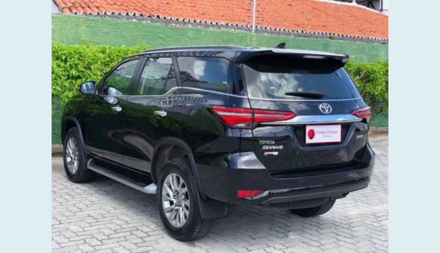 TOYOTA HILUX SW4 2.8 D-4D TURBO DIESEL SRX 7L 4X4 AUT. - PRETO - 2021 Foto 3 (Grande)