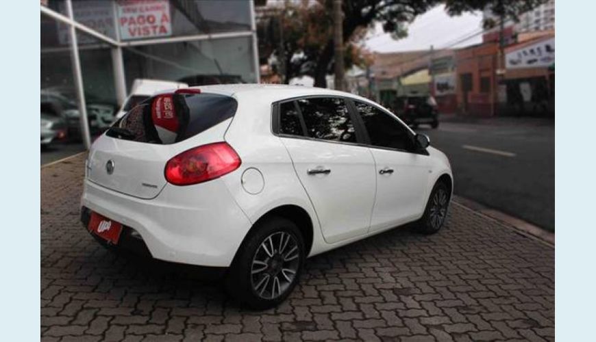 FIAT BRAVO 1.8 ESSENCE 16V FLEX 4P - BRANCO - 2014 Foto 3 (Grande)