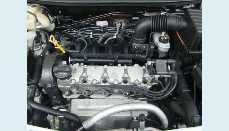 VOLKSWAGEN VOYAGE 1.0 MI TRENDLINE 8V FLEX 4P - BRANCO - 2016 Foto 3 (Grande)