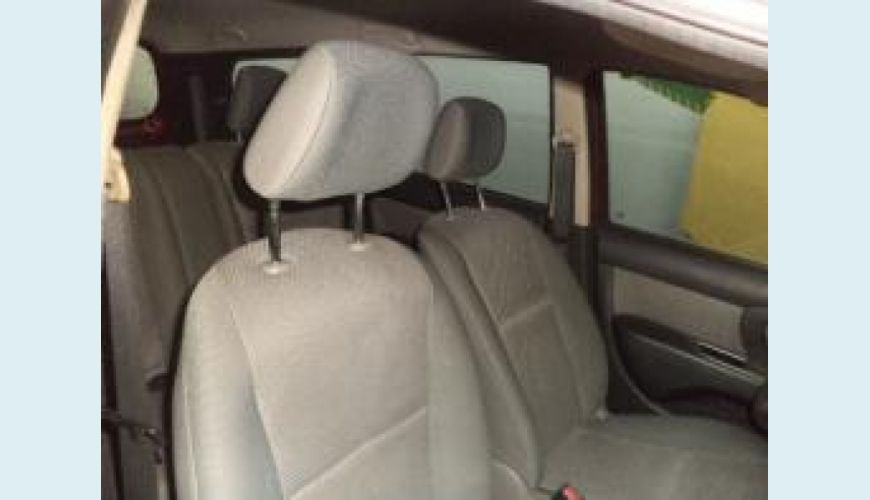 NISSAN GRAND LIVINA 1.8 16V FLEX 4P AUT. - VINHO - 2010 Foto 3 (Grande)