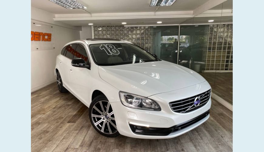 VOLVO V60 2.0 T4 MOMENTUM 4P AUT. - BRANCO - 2018 Foto 3 (Grande)