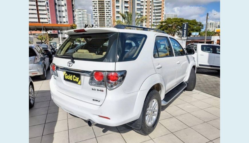 TOYOTA HILUX SW4 3.0 SRV 4X4 7 LUGARES 16V TURBO INTERCOOLER DIESEL 4P AUT. - BRANCO - 2013 Foto 3 (Grande)