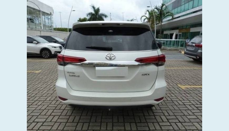TOYOTA HILUX SW4 2.8 SRX 4X4 7 LUGARES 16V TURBO INTERCOOLER DIESEL 4P AUT. - BRANCO - 2017 Foto 3 (Grande)