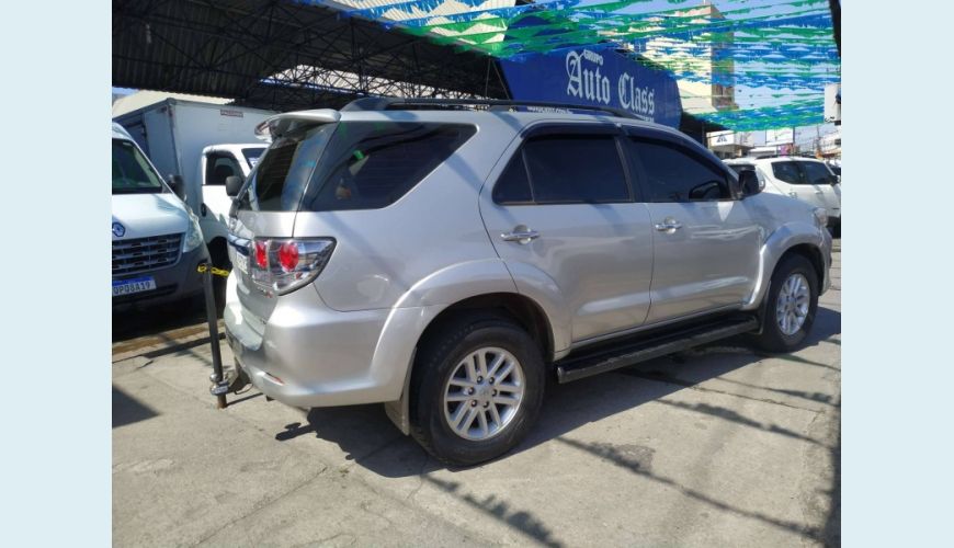 TOYOTA HILUX 3.0 SRV TOP 4X4 CD 16V TURBO INTERCOOLER DIESEL 4P AUT. - PRATA - 2013 Foto 3 (Grande)