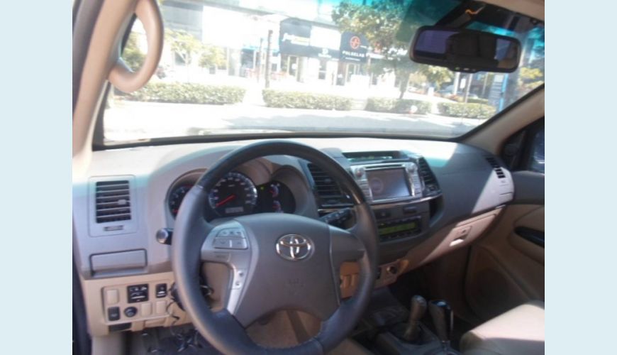 TOYOTA HILUX SW4 3.0 SRV 4X4 7 LUGARES 16V TURBO INTERCOOLER DIESEL 4P AUT. - PRETO - 2013 Foto 3 (Grande)