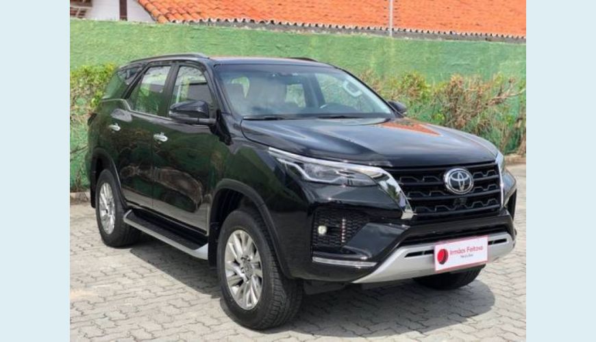 TOYOTA HILUX SW4 2.8 D-4D TURBO DIESEL SRX 7L 4X4 AUT. - PRETO - 2022 Foto 3 (Grande)
