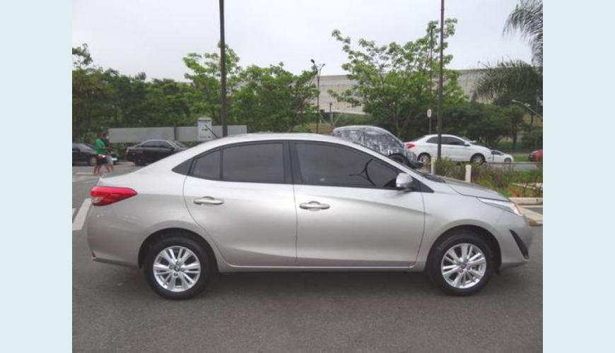 TOYOTA YARIS 1.5 16V FLEX SEDAN XL PLUS TECH MULTIDRIVE - PRATA - 2019 Foto 3 (Grande)