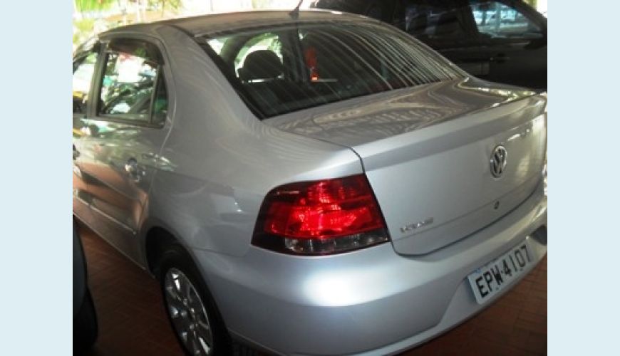 VOLKSWAGEN VOYAGE 4P 1.0 FLEX - PRATA - 2011 Foto 3 (Grande)