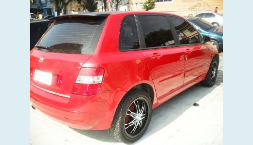 FIAT STILO 1.8 - VERMELHO - 2005 Foto 3 (Grande)