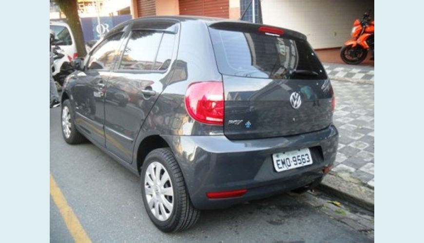 VOLKSWAGEN FOX TREND 4P 1.0 FLEX - CINZA - 2010 Foto 3 (Grande)