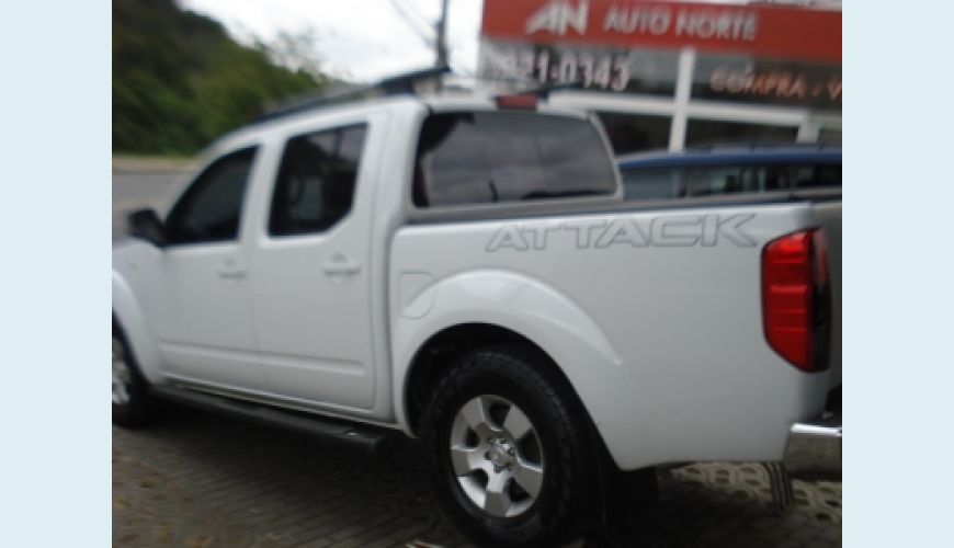 NISSAN FRONTIER LE 4X4 - BRANCO - 2013 Foto 4 (Grande)