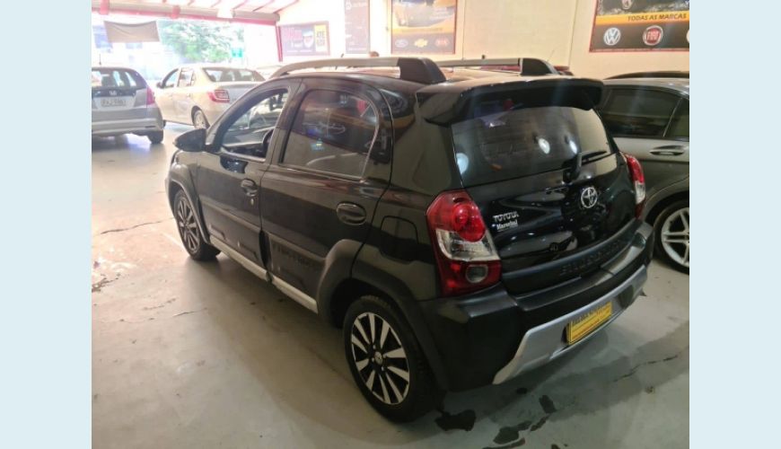 TOYOTA ETIOS CROSS 1.5 16V FLEX 4P - PRETO - 2017 Foto 4 (Grande)