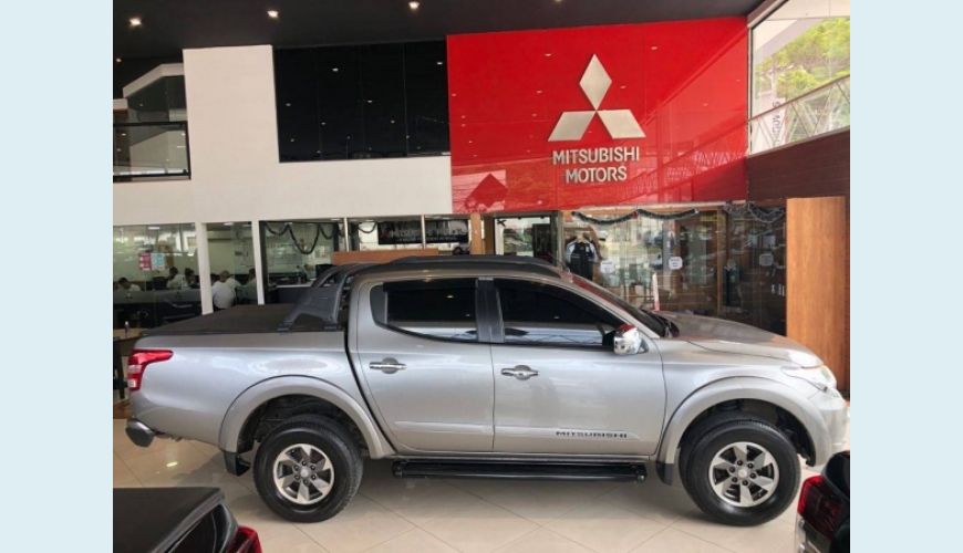 MITSUBISHI L200 TRITON 2.4 16V TURBO DIESEL SPORT HPE CD 4P 4X4 AUT. - PRATA - 2019 Foto 4 (Grande)