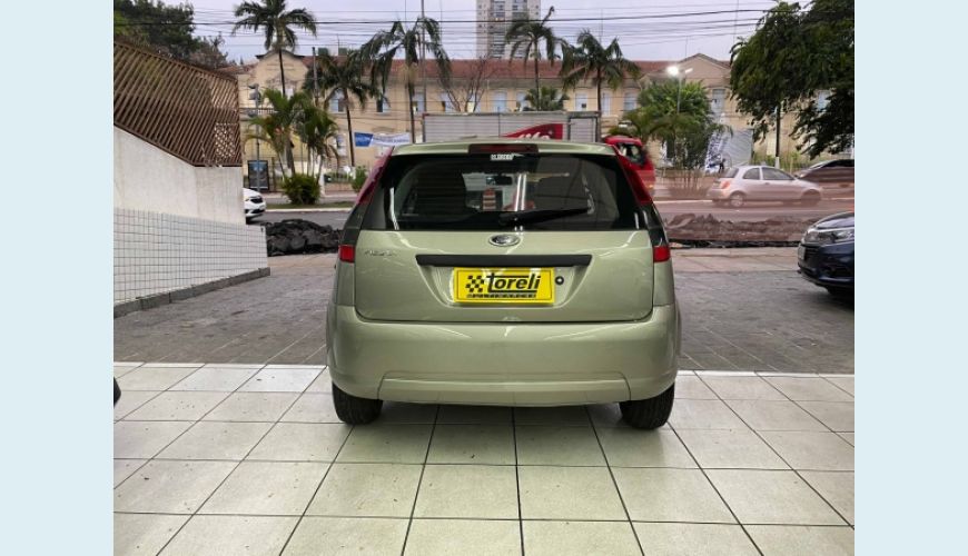 FORD FIESTA 1.0 ROCAM HATCH 8V FLEX 4P - PRATA - 2014 Foto 4 (Grande)