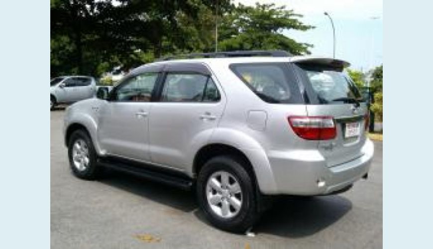 TOYOTA HILUX SW4 3.0 SRV 4X4 7 LUGARES 16V TURBO INTERCOOLER DIESEL 4P AUT. - PRATA - 2010 Foto 4 (Grande)